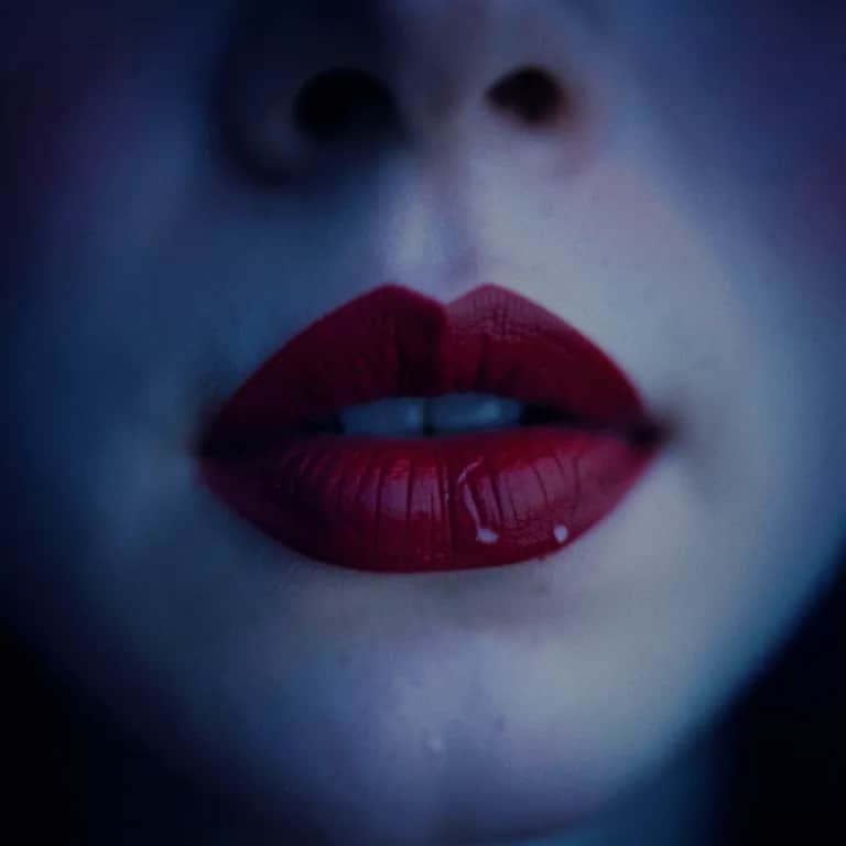 Red lips and farewell